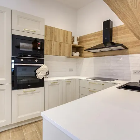 Designer 2br In The Heart Of With Wifi By 360 Estates Apartament Sliema