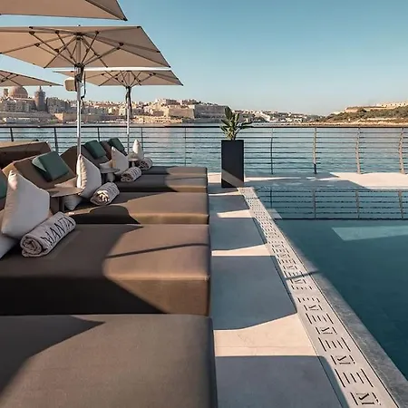 Designer 2br In The Heart Of With Wifi By 360 Estates *