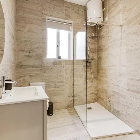 Designer 2br In The Heart Of With Wifi By 360 Estates