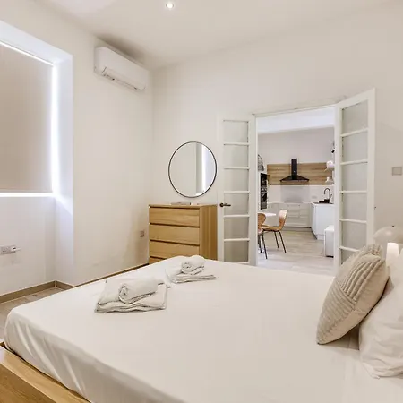 Designer 2br In The Heart Of With Wifi By 360 Estates