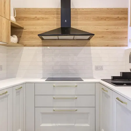 Designer 2br In The Heart Of With Wifi By 360 Estates شقة *