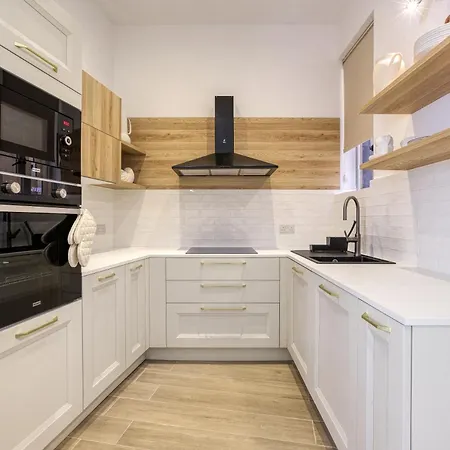 Designer 2br In The Heart Of With Wifi By 360 Estates