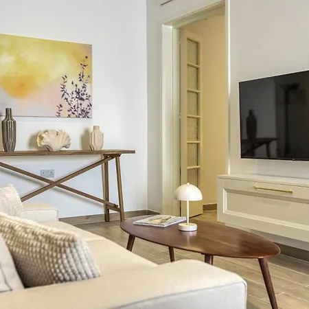 Designer 2br In The Heart Of With Wifi By 360 Estates *