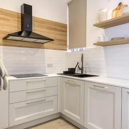 Designer 2br In The Heart Of With Wifi By 360 Estates * Sliema