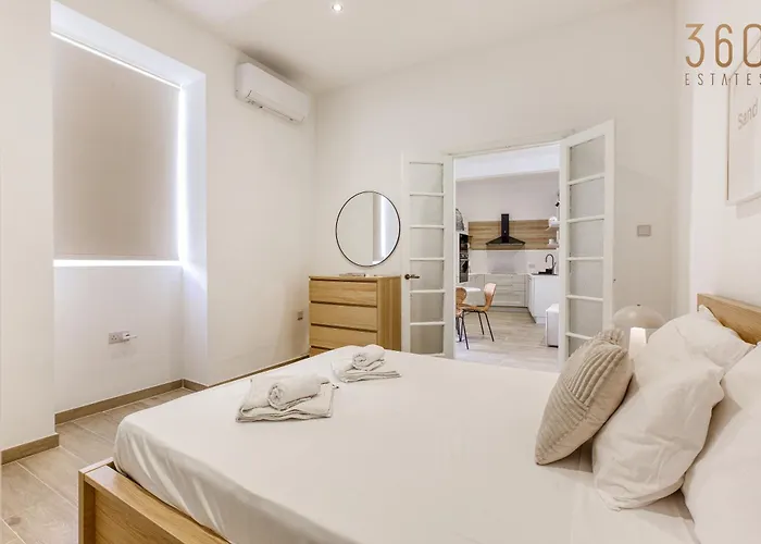 Designer 2br In The Heart Of With Wifi By 360 Estates