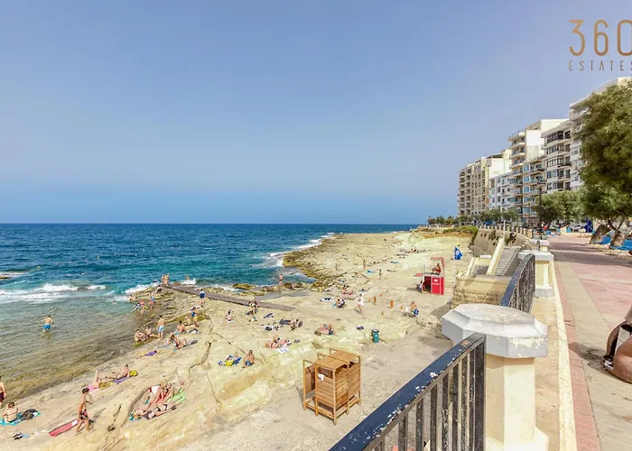 Designer 2br In The Heart Of With Wifi By 360 Estates