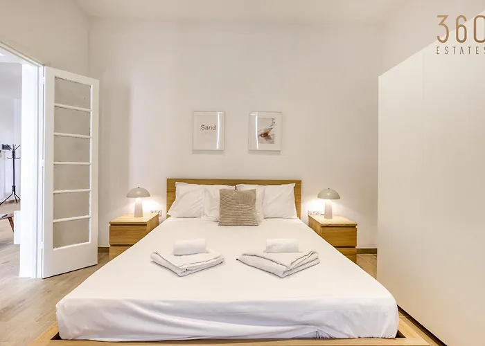 Designer 2br In The Heart Of With Wifi By 360 Estates 아파트