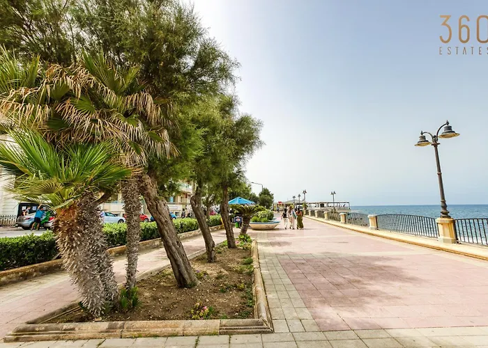 Designer 2br In The Heart Of With Wifi By 360 Estates