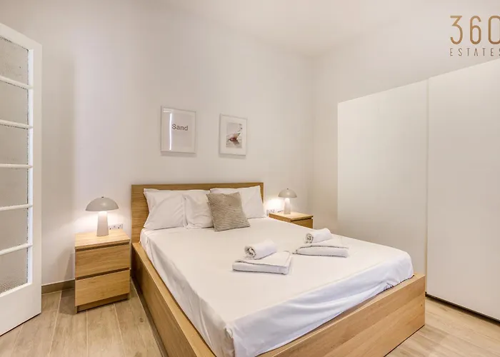 Designer 2br In The Heart Of With Wifi By 360 Estates 아파트