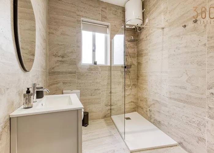 Designer 2br In The Heart Of With Wifi By 360 Estates