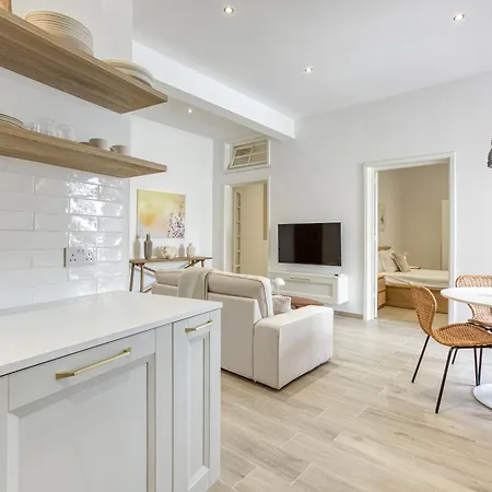 Designer 2br In The Heart Of With Wifi By 360 Estates Apartman Sliema